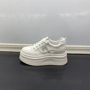 2026春夏新款真皮女鞋透气时尚精致水钻厚底小白鞋显高百搭休闲鞋