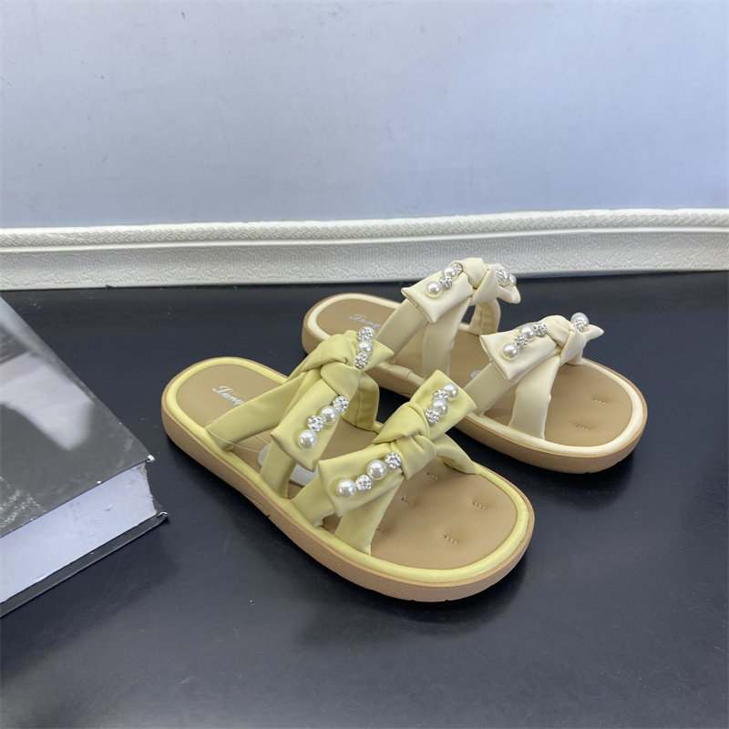 2026夏季新款女鞋露趾可爱凉拖平底休闲时尚舒适珠子水钻一字拖鞋