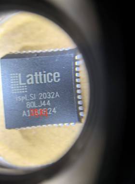 ISPLSI2032A-80LJ44可编辑元器件适用于家电游戏显示通讯类