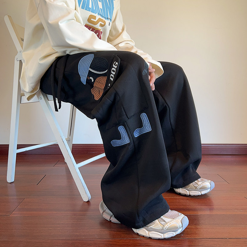 黑色小狗刺绣大口袋工装卫裤女2026新款街头宽松休闲直筒阔腿长裤