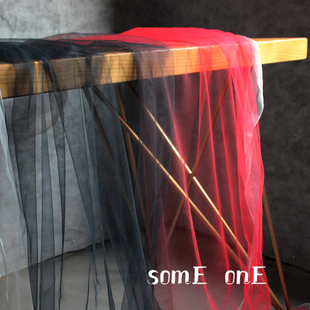 渐变网纱透视软纱黑红渐变腹黑布料连衣礼服蓬蓬裙婚纱设计师面料