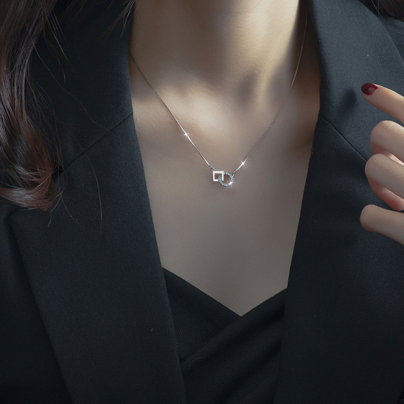 925纯银项链女2025年新款冷淡风轻奢小众设计感毛衣链百搭锁骨链