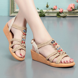 波西米亚民族风坡跟凉鞋2026年夏牛筋软底沙滩鞋编织大码妈妈女鞋