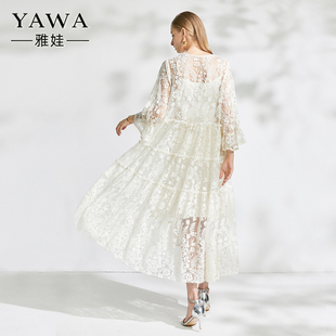 白色镂空刺绣蕾丝连衣裙a字裙大码 法式 新款 2024夏季 长裙子两件套