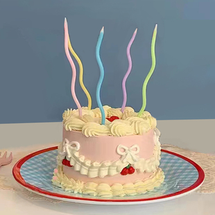 简约ins弯曲扭扭蜡烛生日快乐蛋糕装饰红色小爱心大爱心情侣插件
