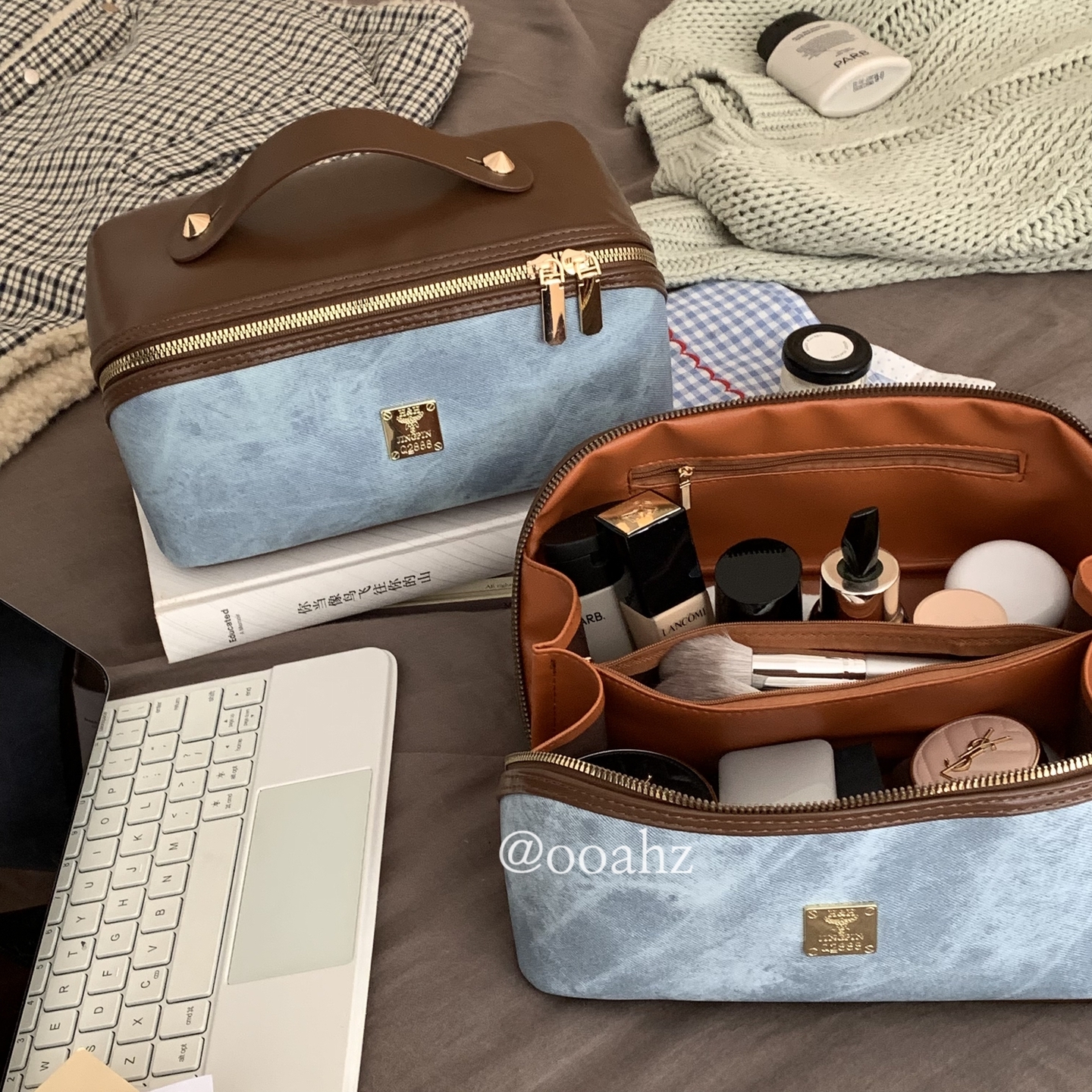 质感蓝全皮革~大容量防水金属牌化妆包 旅行多用风琴枕头包收纳包