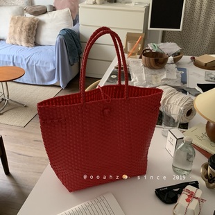 夏日序章 大容量实用托特包菜篮子百搭沙滩包 红色重工PVC编织包