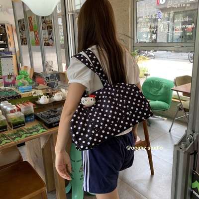 圆点回潮！韩系可爱黑白波点单肩包 大容量波士顿百搭旅行手提包