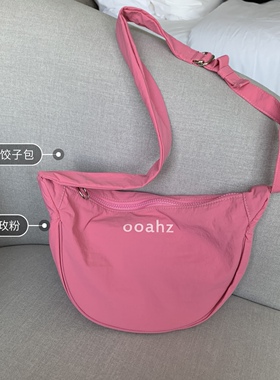 搭配率满分！媲美某库～ooahz自制款饺子月亮斜挎包包女腰包小众