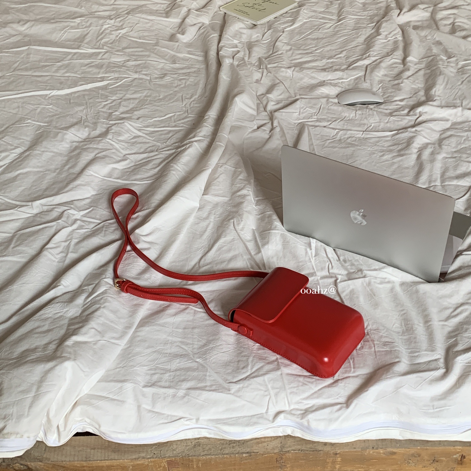 ooahzpu皮红色圆角手机包