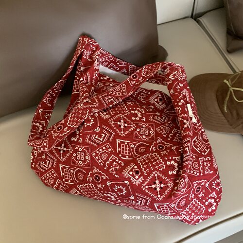 韩国欧尼都在背的碎花包