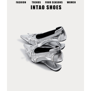 银色绝美玛丽珍高跟鞋女2026春季新款尖头蝴蝶结气质坡跟浅口单鞋