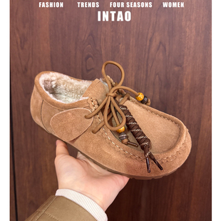 真皮棕色内增高全包勃肯鞋女冬加绒2026新款一脚蹬系带串珠袋鼠鞋