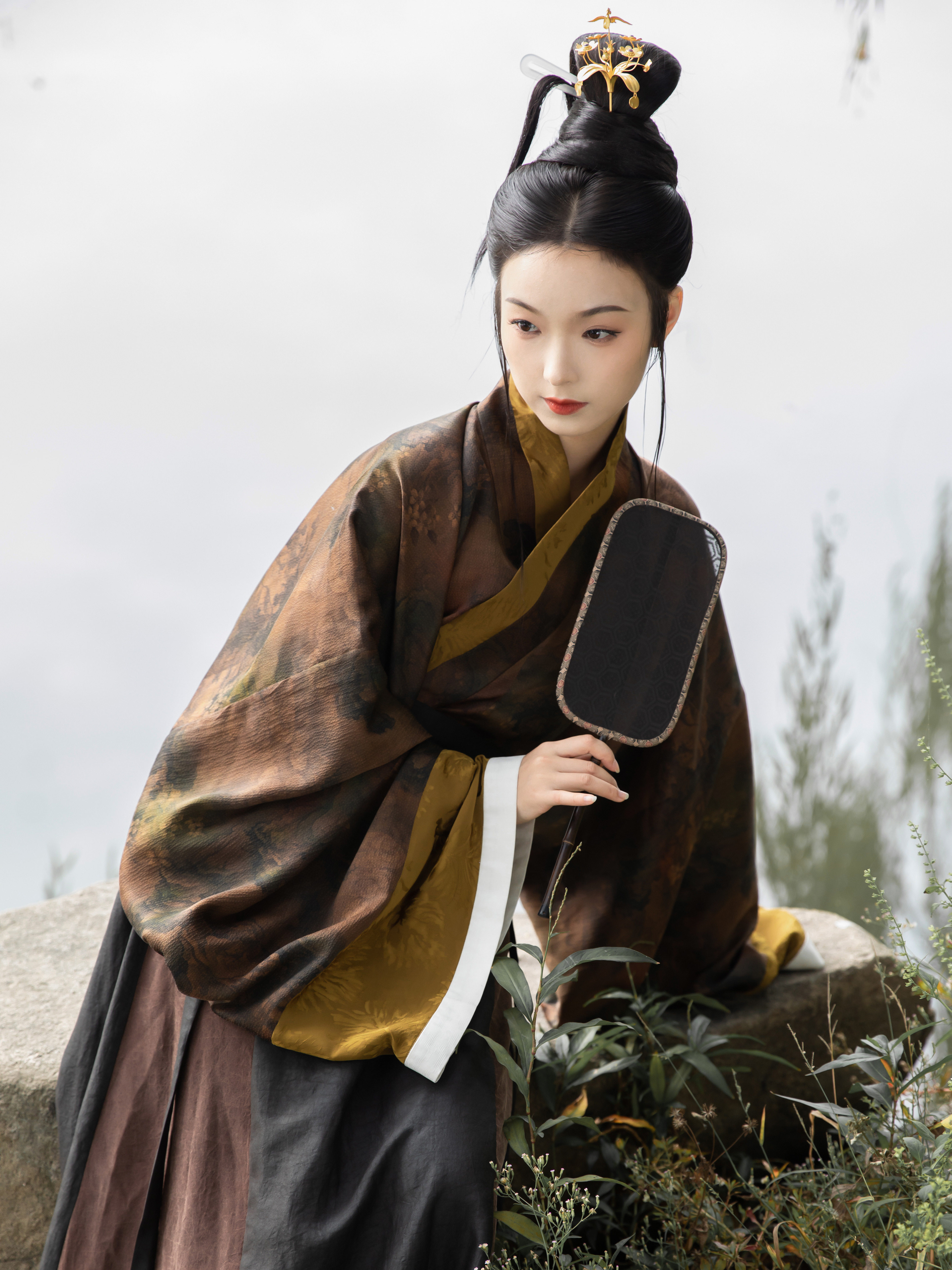 襦一坊丨采桑子 晋制交领直袖上襦尼雅墓交窬裙复原汉服