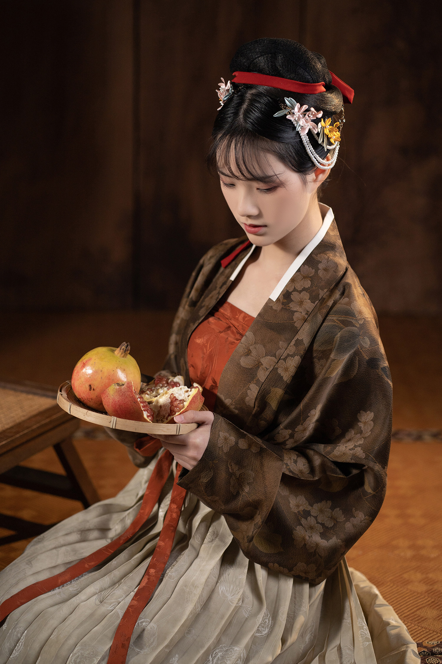 襦一坊丨陌上桑香云纱飞机袖三角褶抹胸褶裙真丝宋抹复原汉服