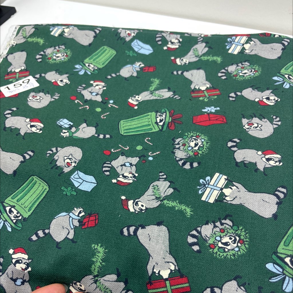 高密涤棉磨毛绿色卡通印花3米做包包裙子衬衫