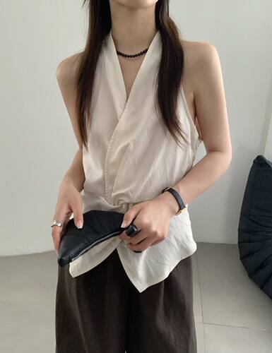Limoen韩系设计感扭结V领挂脖小衫女夏装时尚纯欲收腰显瘦背心女