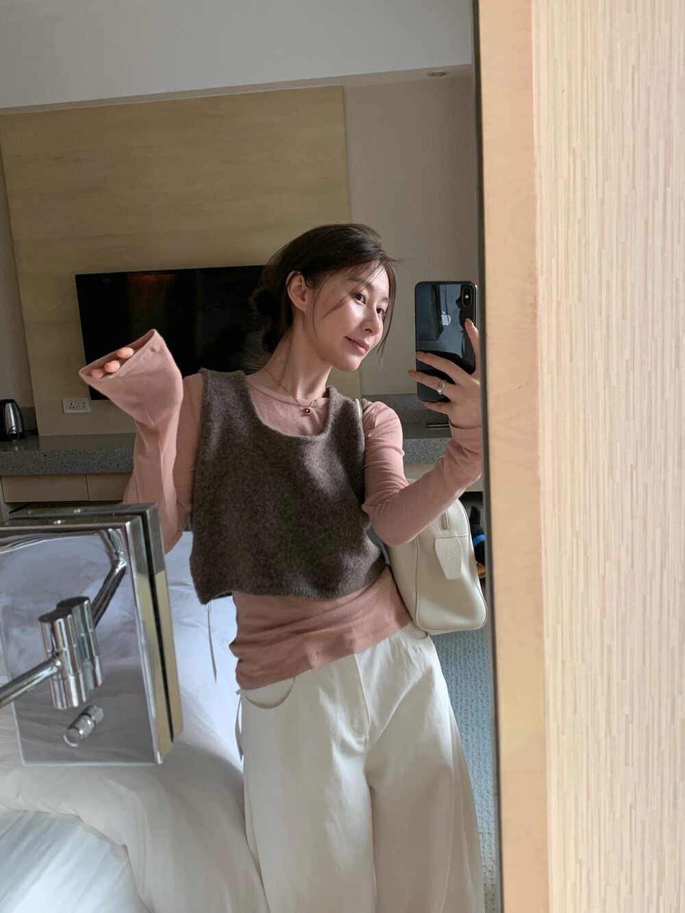 FOCUSE韩代时髦休闲宽松圆领针织软糯马甲女+简约修身打底衫秋装