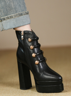 黑色时尚厚底尖头短靴女粗跟秋冬款真皮金属扣防水台高跟鞋女12cm