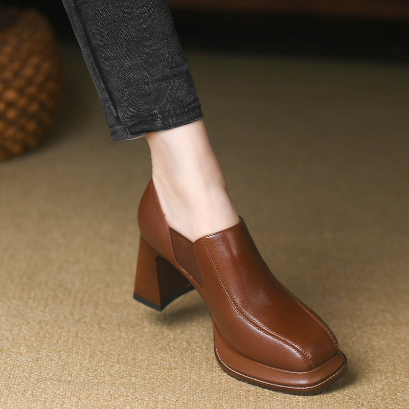 英伦风方头深口粗跟高跟单鞋女