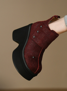 红色圆头厚底短靴女粗跟秋冬款磨砂真皮铆钉魔术贴防水台高跟鞋女