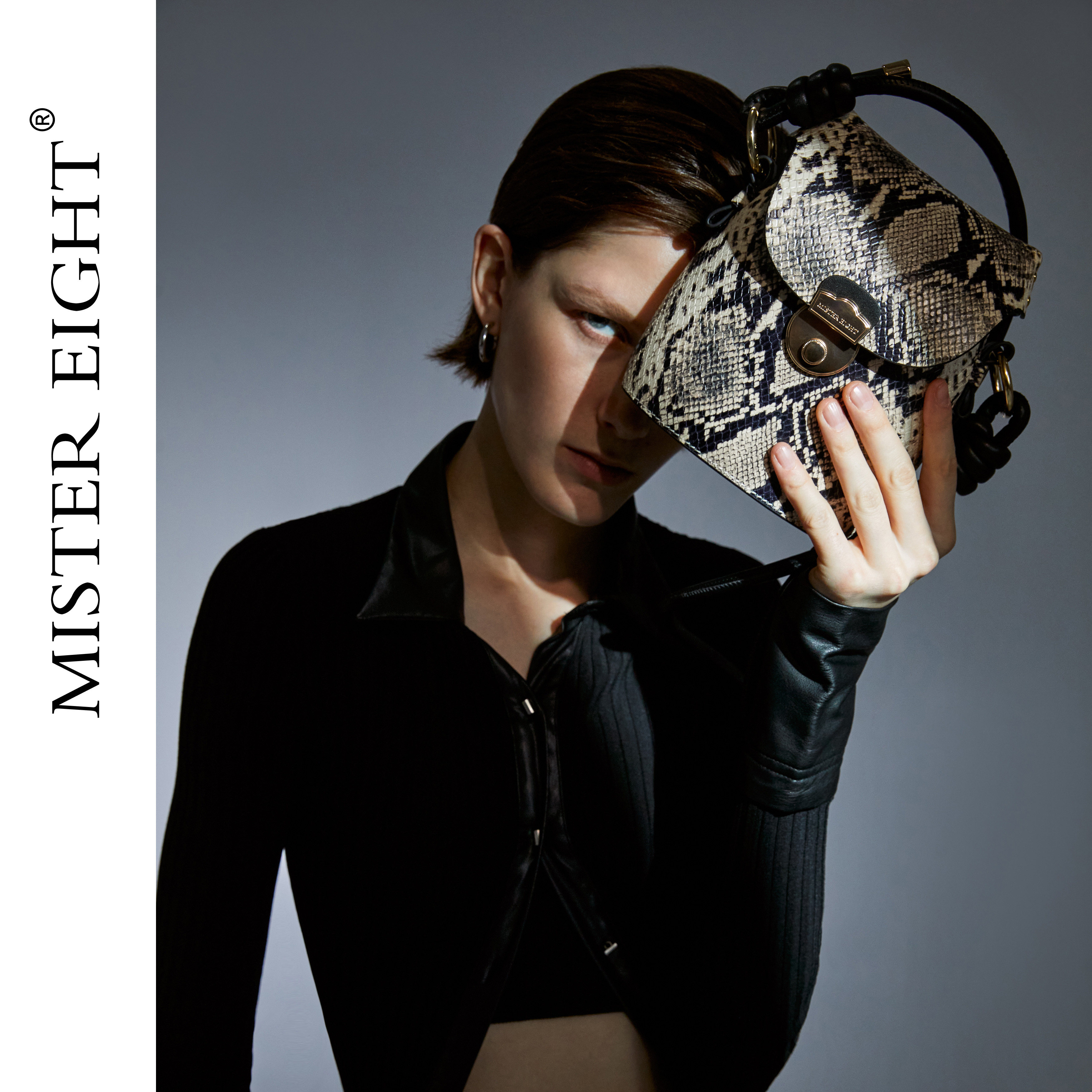 mister eight retro系列蛇纹头层牛皮复古小水桶包迷你斜挎包