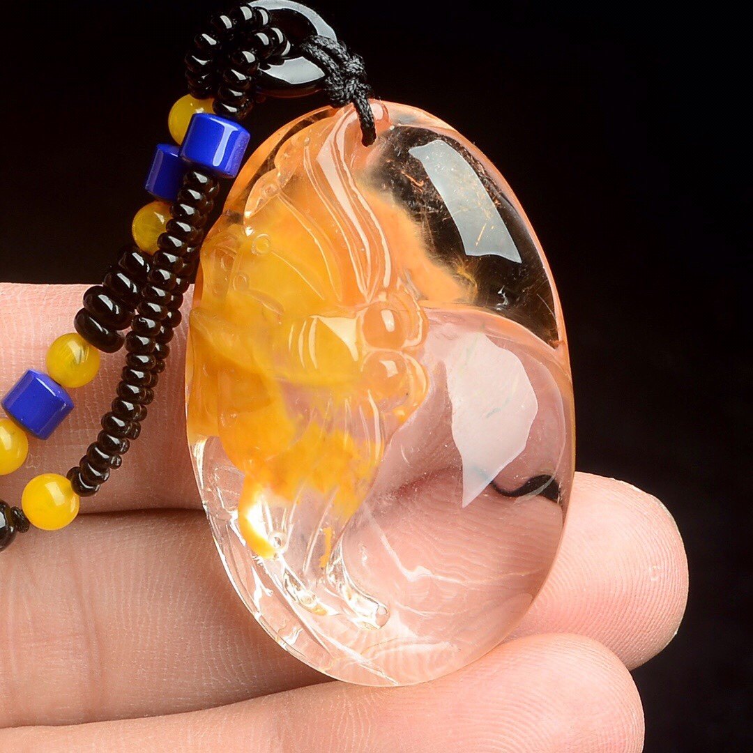 天然黄兔毛水晶蝴蝶项饰 黄兔毛俏色蝴蝶吊坠067