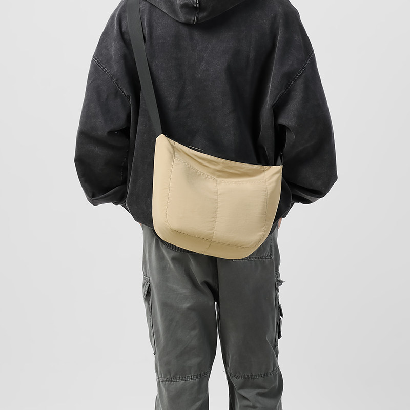 大容量男女同款运动通勤饺子包