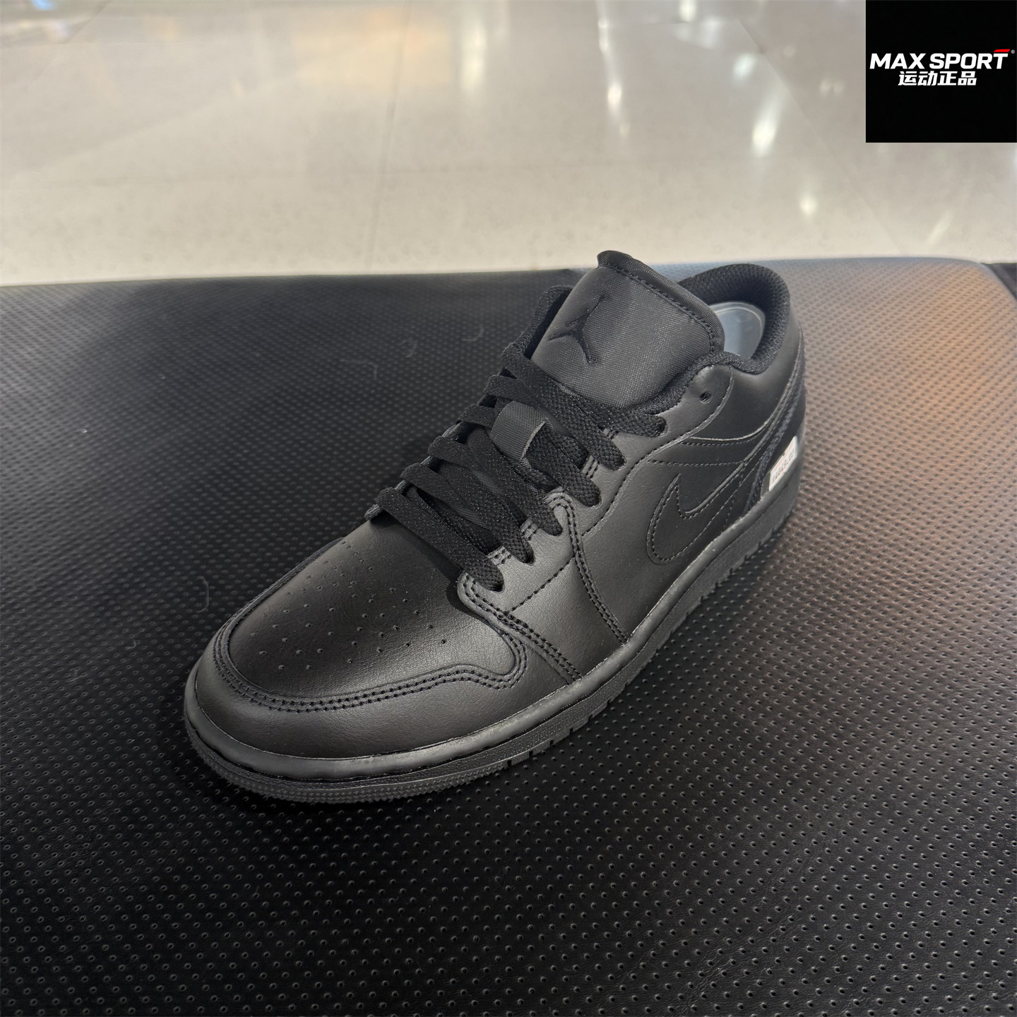 NIKE耐克AJ1男子板鞋Jordan秋冬新款黑武士运动休闲鞋553558-093