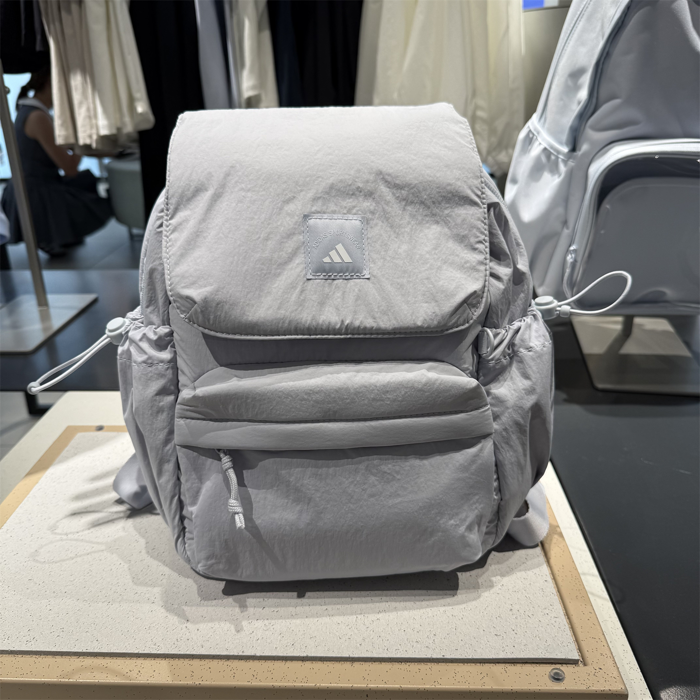 阿迪达斯女子双肩背包书包旅游包