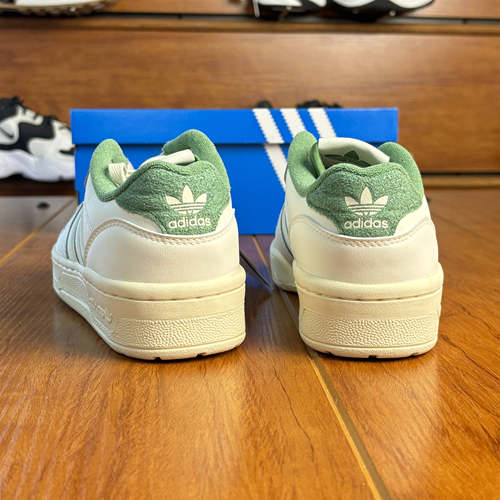 Adidas/阿迪达斯运动休闲鞋