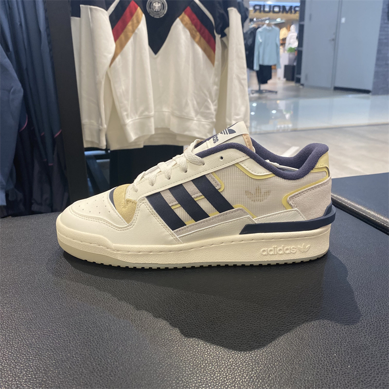 Adidas阿迪达斯三叶草低帮休闲鞋