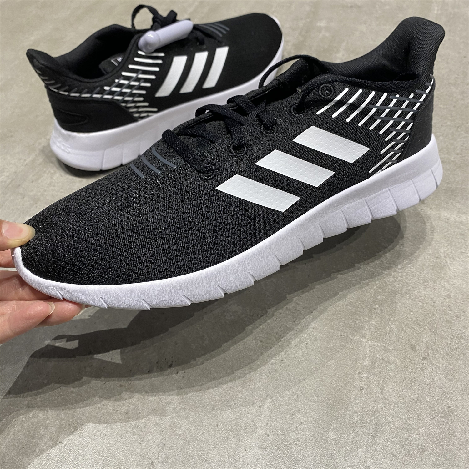 Adidas/阿迪达斯男子ASWEERUN低帮耐磨运动鞋休闲鞋跑步鞋 F36331