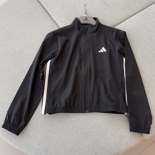 阿迪达斯女休闲薄外套上衣夹克