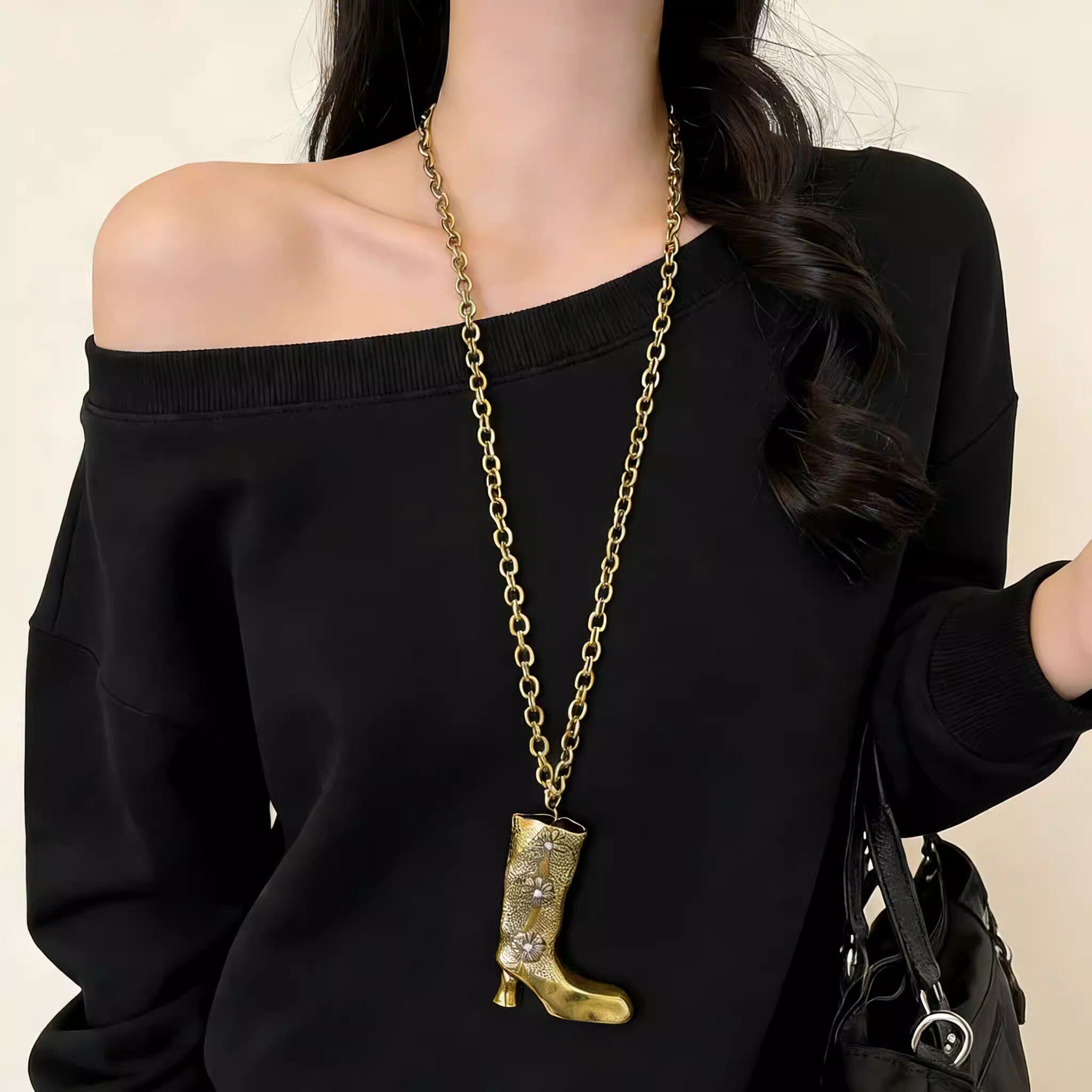 复古金属长筒靴项链女菊花点缀小众秋冬时尚鞋子吊坠长款毛衣链