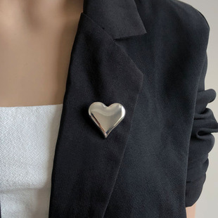 心形欧美铜制夸张镜面小爱心胸针小众简约大气浪漫高级感胸花别针