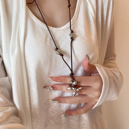 焦糖咖色编绳小狗项链长款毛衣链