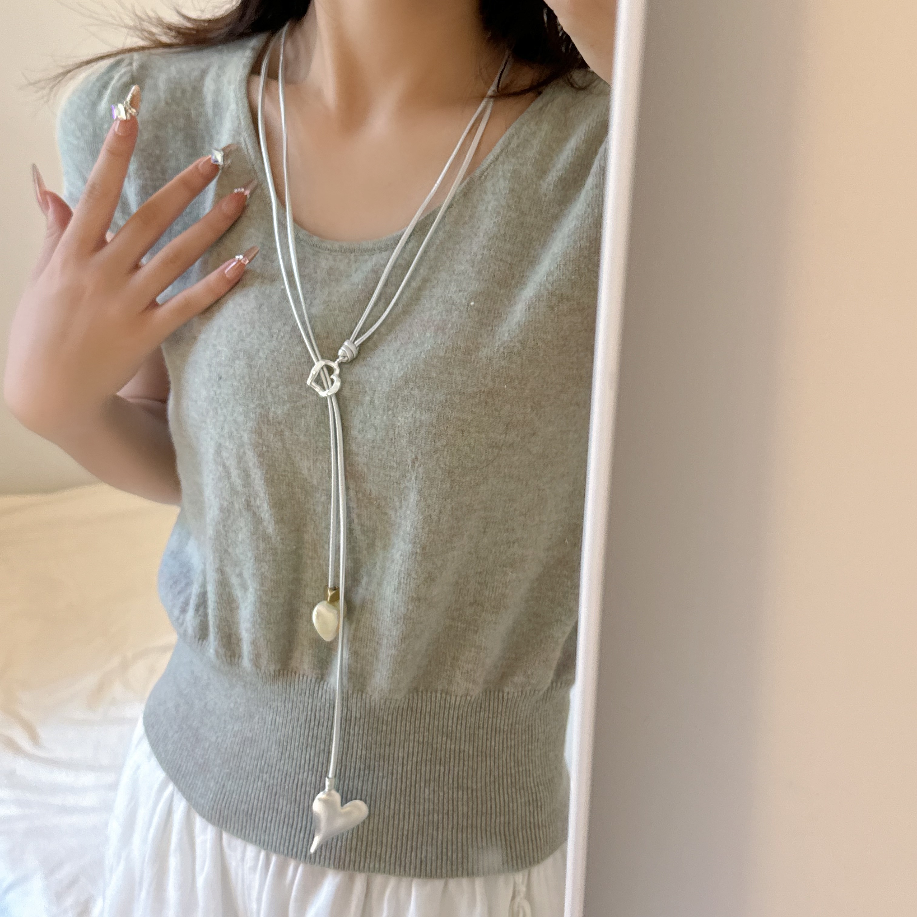 双层皮绳爱心吊坠项链长款毛衣链