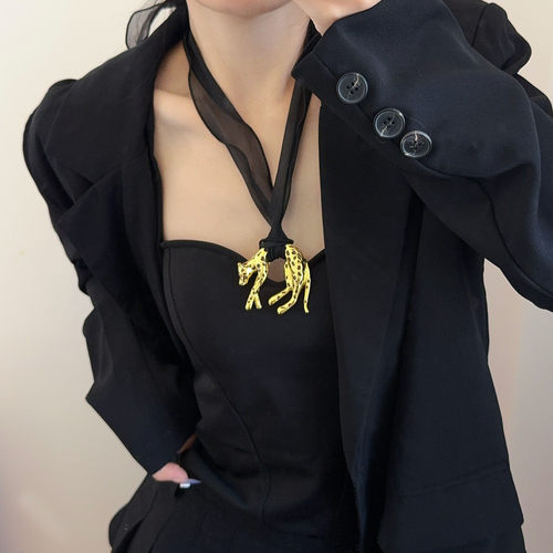 复古黑丝巾金珐琅豹子吊坠项链女
