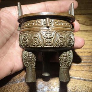 古董回流三足鼎立老铜鼎兽面纹西周纹饰冲耳香炉供奉家居装饰摆件