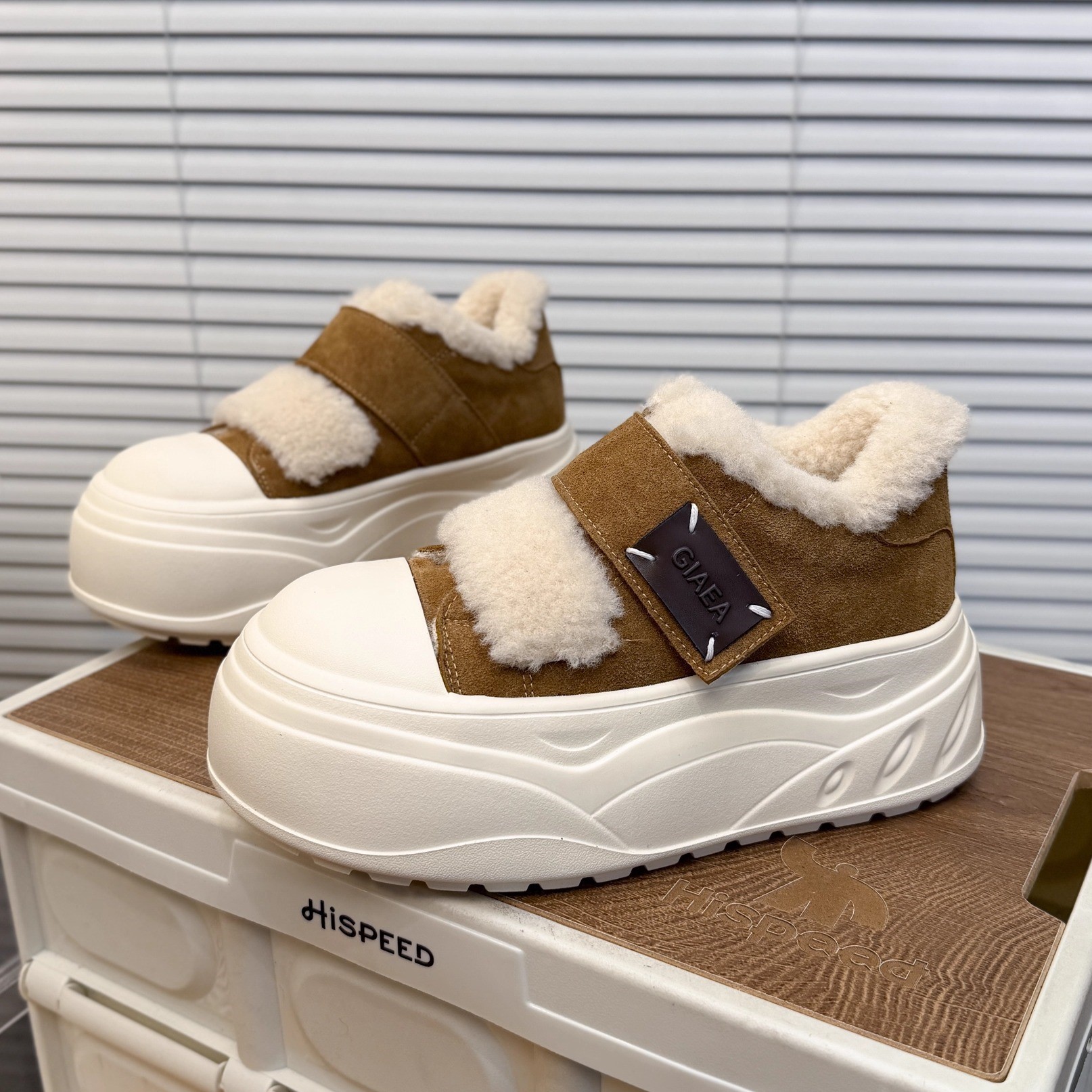 磨砂真皮松糕厚底魔术贴休闲板鞋