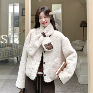 3323 皮毛一体2C227 P215K288 新款 颗粒短外套女2025冬季