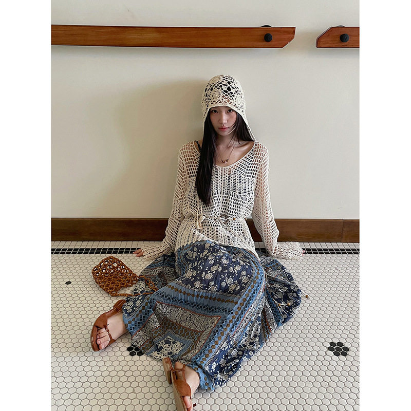 香格里拉南法度假风温柔复古印花吊带连衣裙女夏季镂空罩衫两件套