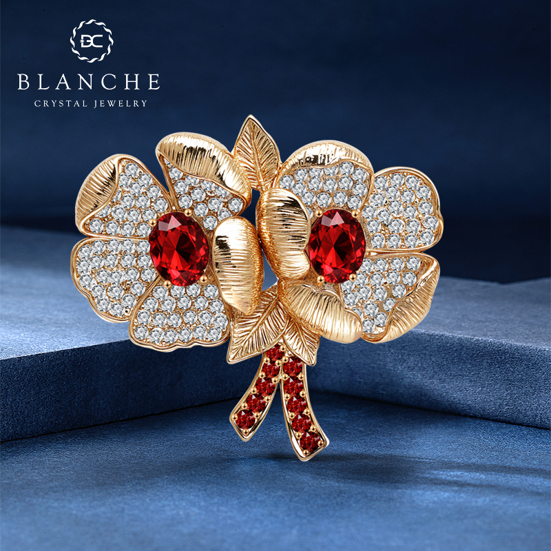 并蒂金色花朵施家水晶胸针女红色
