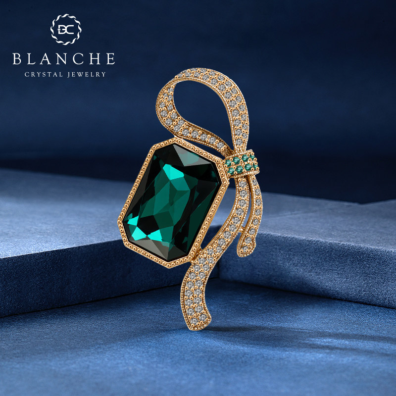 蝴蝶结方祖母绿水晶胸针复古奢华