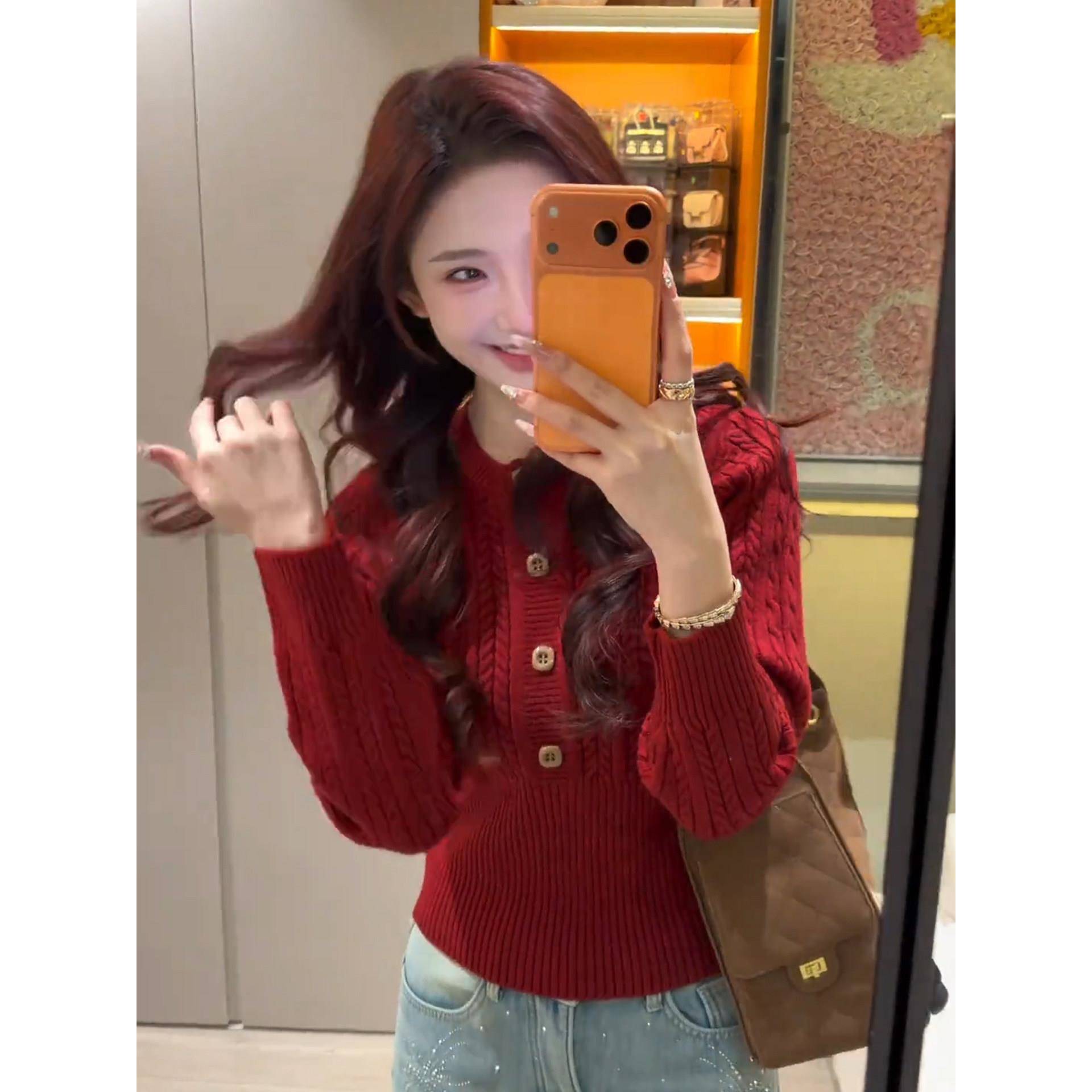 韩系穿搭红色麻花长袖针织打底衫女绝美巨好看的秋冬内搭短款上衣