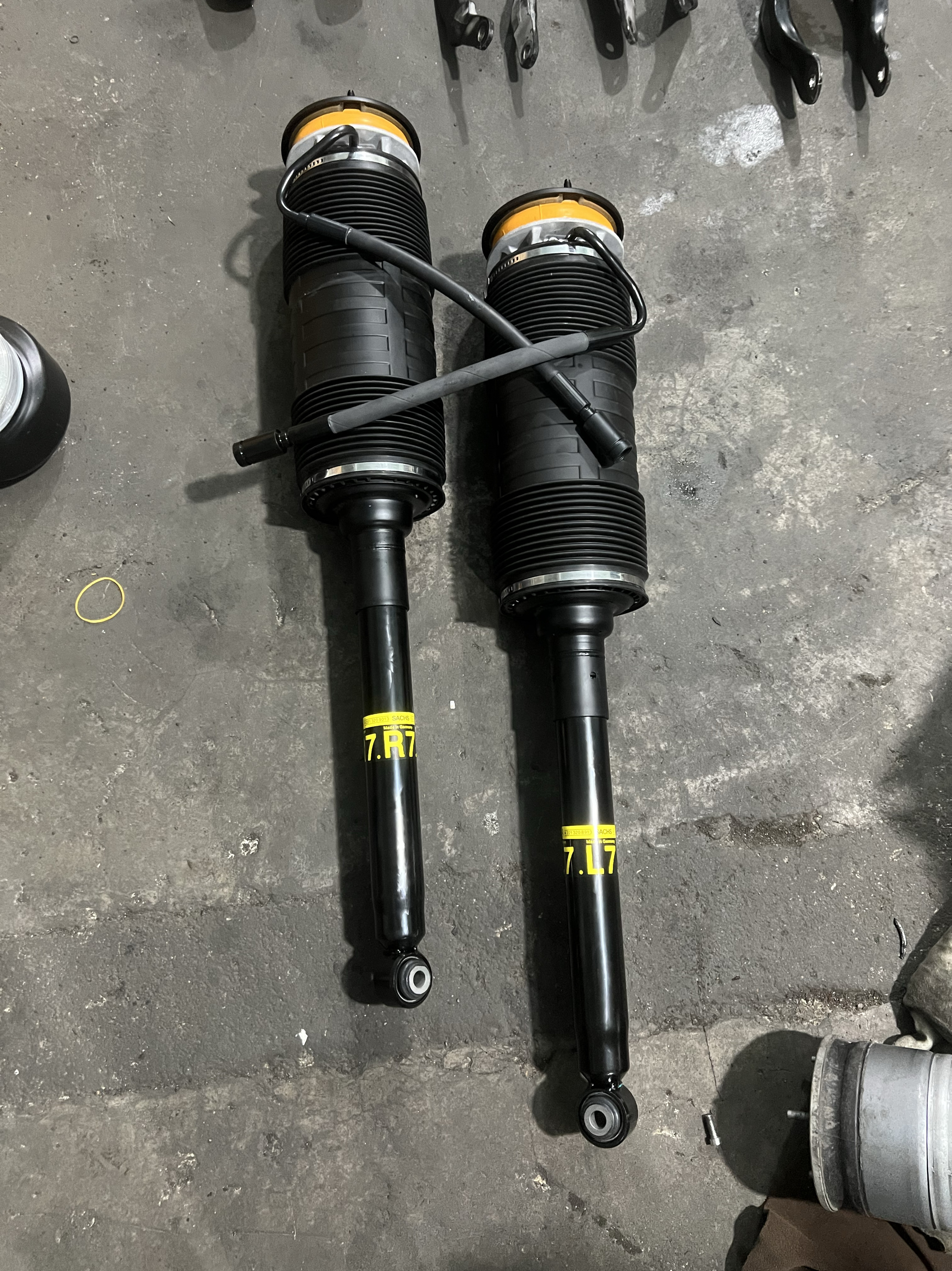 适用奔驰W221前后油压减震器S600 S63 S65液压避震器拆车可维修