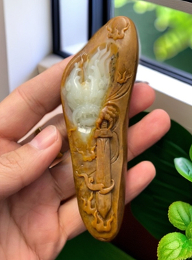 和田玉籽料龙挂件帝王龙