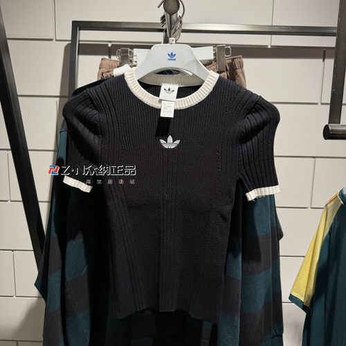 阿迪达斯三叶草女圆领针织短袖