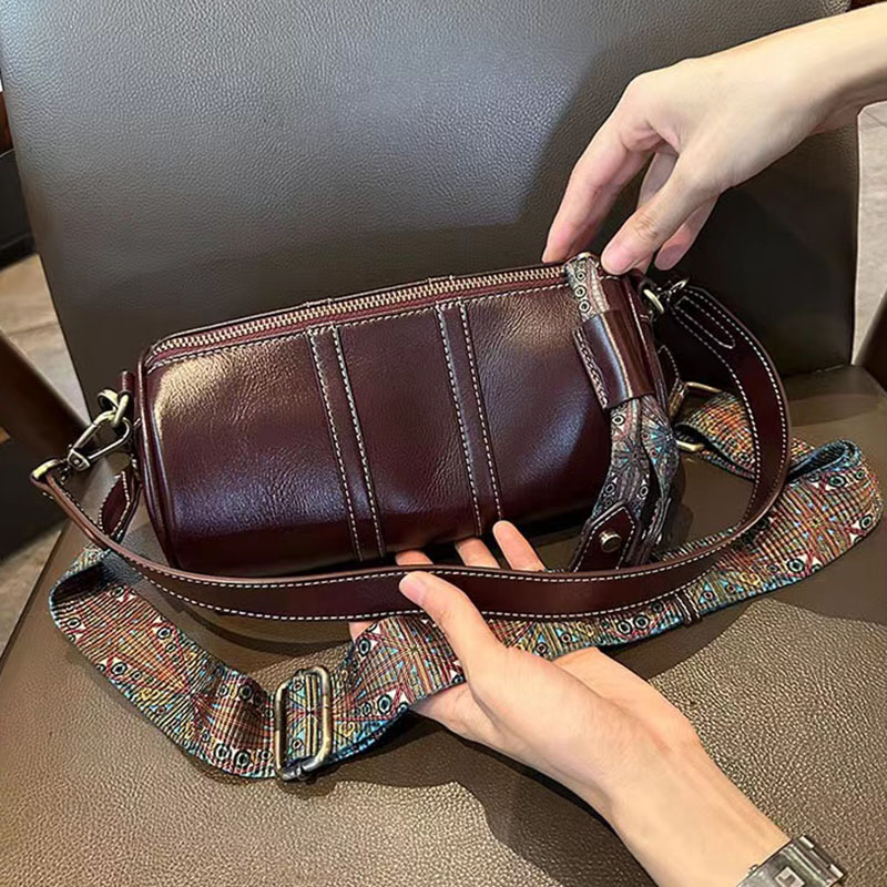 真皮圆筒枕头包轻便通勤斜挎女包